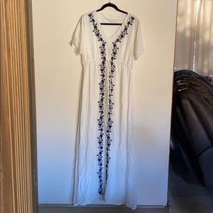 White maternity dress
